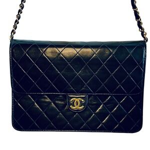 Vintage Chanel Quilted Flap Bag Classic Shoulder Bag Black Leather Gold Chain